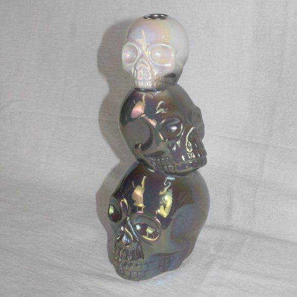 CERAMIC SKULL IRIDESENT CANDLE HOLDER GRAY & WHITE 3 STACKED HEADS VOTIVE CANDLE - Picture 14 of 16